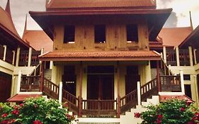Luang Chumni Village
